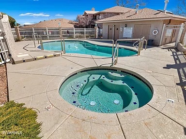 Hot tub and saltwater pool - 985 E Mingus Ave