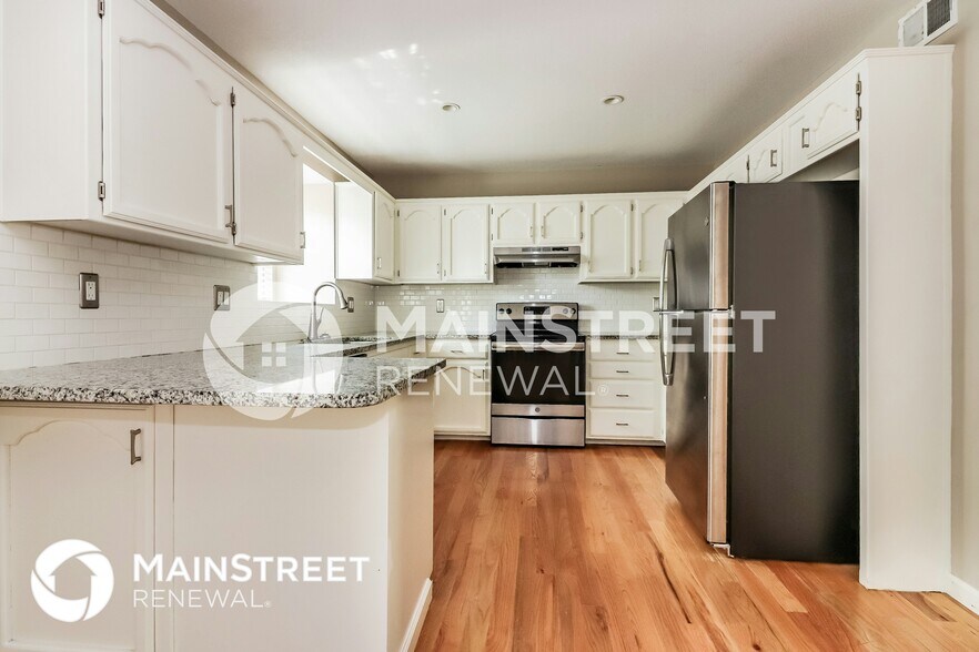 Building Photo - 121 E Remington Terrace