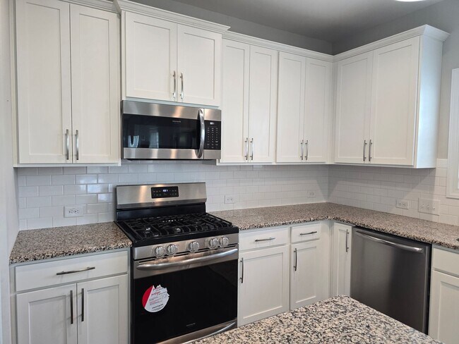 Building Photo - 1404 Friar Rock Cir