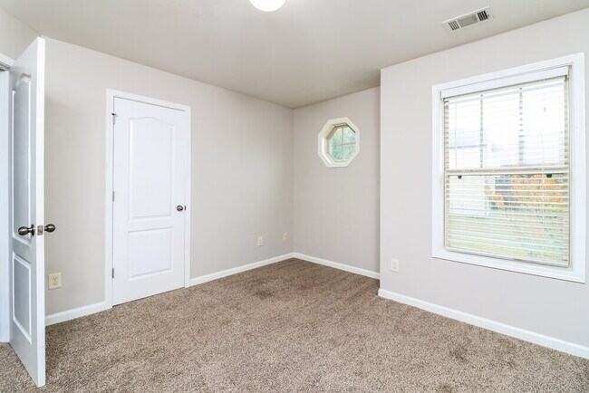 Building Photo - 113 Bethany Manor Dr