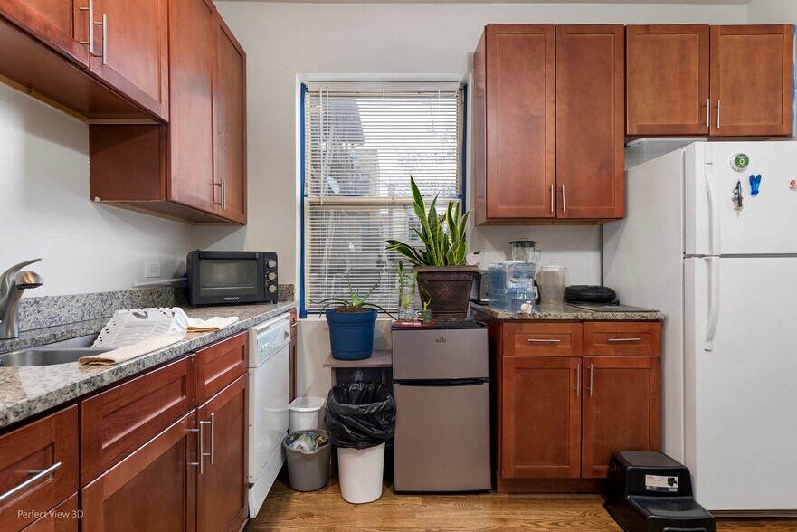 Building Photo - 4853 N Harding Ave