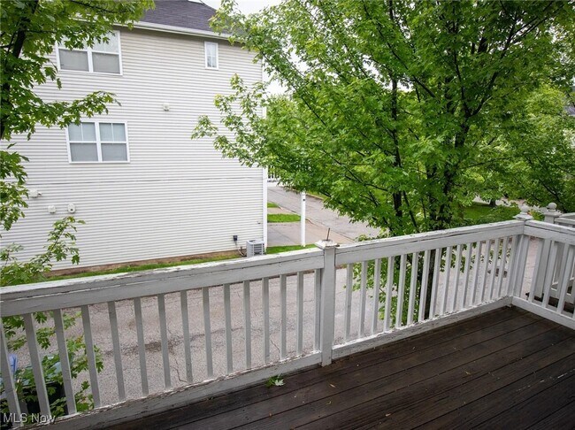 Building Photo - 2198 Noble Rd