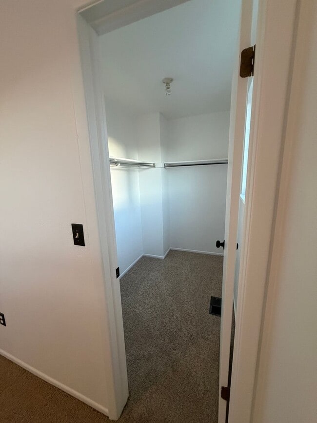 Building Photo - Spacious 3 Bed + Office, 2 Bath Single Family Home with a 2 Car Garage!