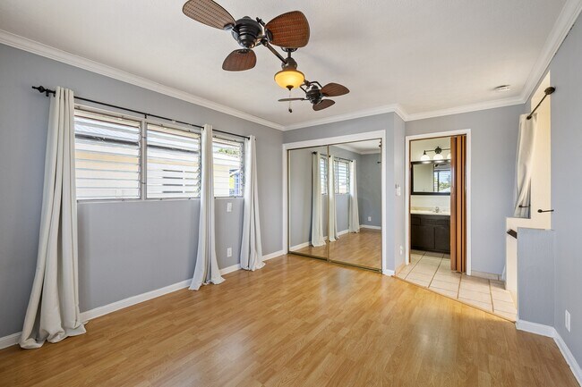 Building Photo - 3-bedroom, 2-bath single-family home with a covered porch and parking. Ideally located near Diamo...
