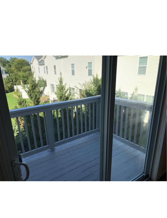 Building Photo - 32 Lorien Pl