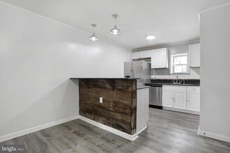 Building Photo - 205 S Princess St