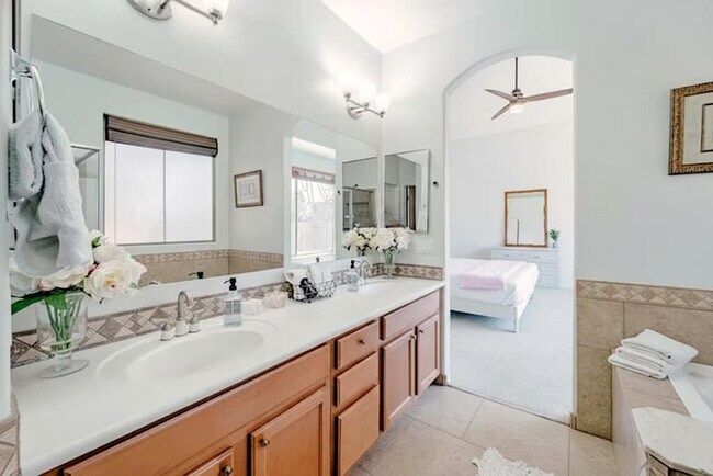 Building Photo - 1549 E Judi Pl