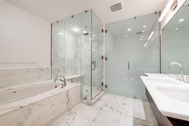 Building Photo - 2627 S Bayshore Dr