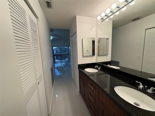 Building Photo - 2035 SW 15th St