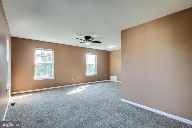 Building Photo - 2018 Cooper Point Ct