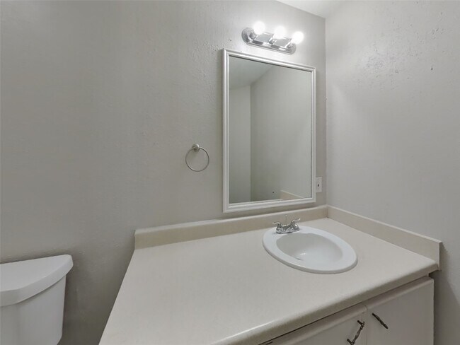 Building Photo - 5519 Bridgegate Dr