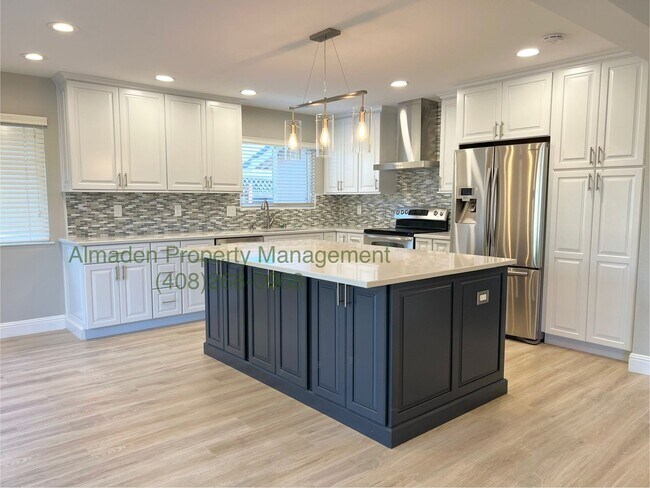 Building Photo - Must See Beautifully Renovated 3BR/2BA Sin...