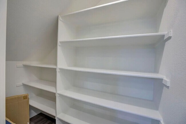 Building Photo - 1606 Lion St