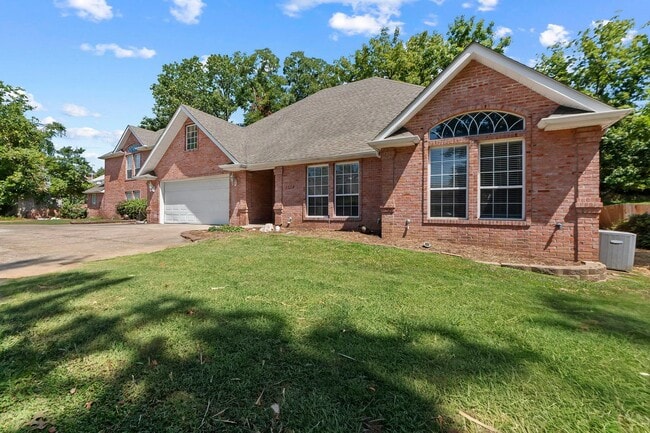 Building Photo - 1226/1228 Brookshire Rd