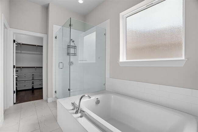 Building Photo - 522 Dayridge Dr