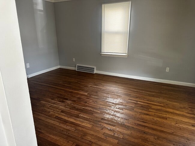 Building Photo - 3 Bedroom home in Centerline