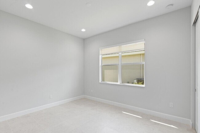 Building Photo - 5579 Liberty Ln