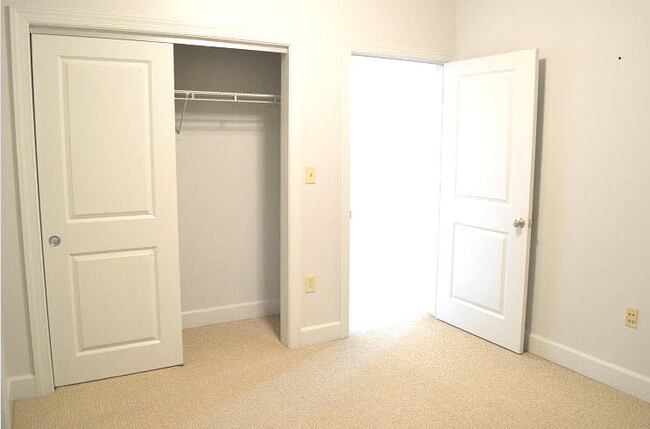 Building Photo - 155 E Broad St