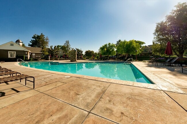 Building Photo - 4 Bedroom Home in the Beautiful Bridgeport Community!