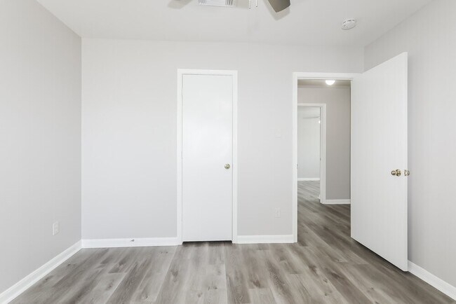 Building Photo - 15111 Western Skies Dr