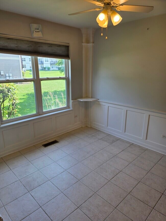Building Photo - 408 Woodview Cir