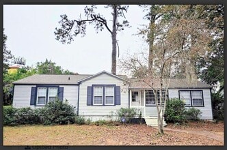 Building Photo - 3B/2.5B Home + 2 Flex Rooms –  One Block from FSU Stadium