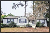 Building Photo - 4B/2.5B Home + Flex Room –  One Block from...