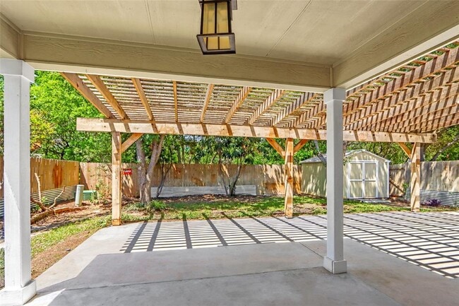 Building Photo - 7831 Saddle Run