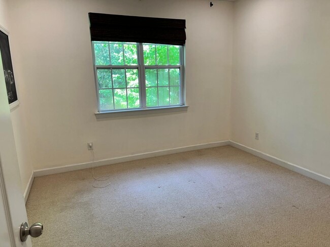 Building Photo - 10110 Paxton Run Rd