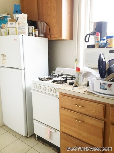 Building Photo - 137 Park Dr