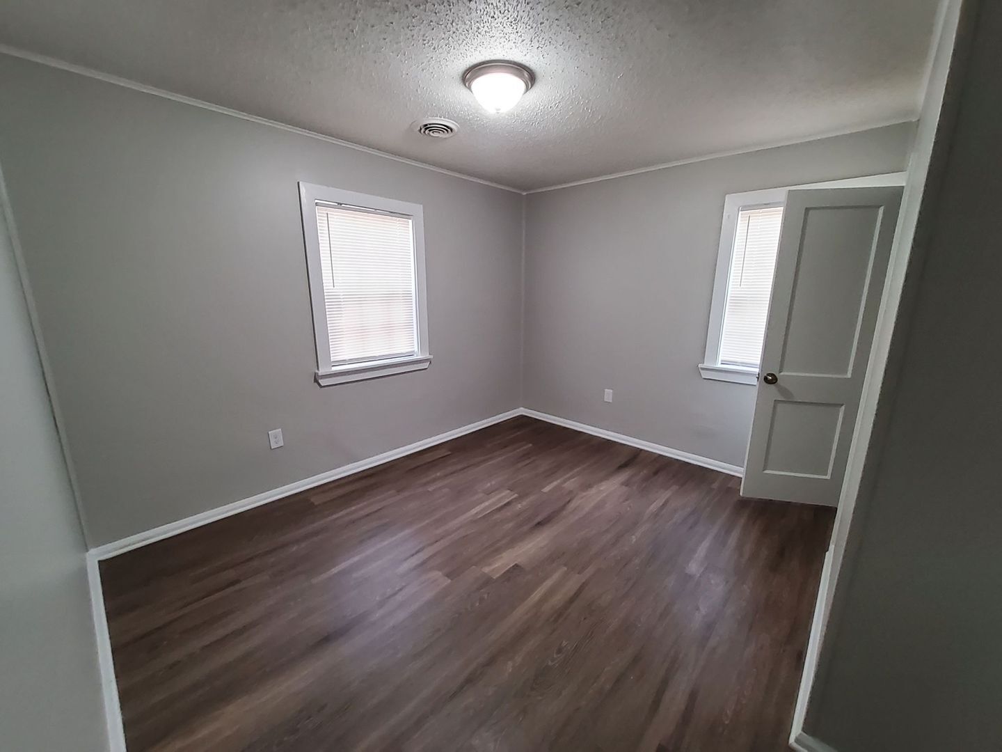 Building Photo - 6884 Ensign Rd