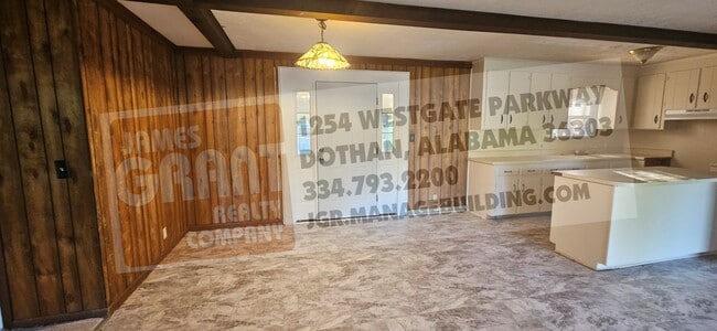 Building Photo - 306 Mustang Dr