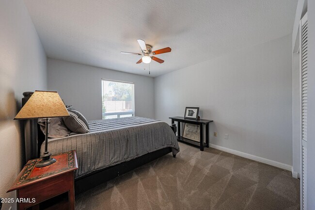 Building Photo - 601 E Forest Hills Dr