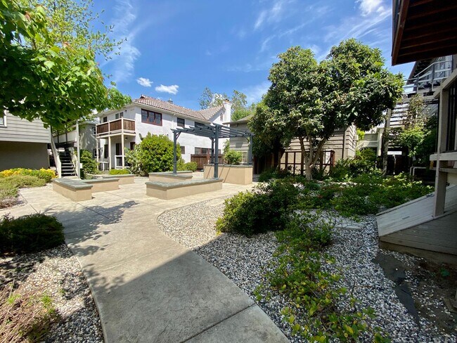 Building Photo - 926-932 35
