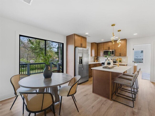 Building Photo - 960 Pine Forest Dr SW