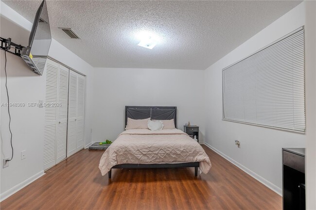 Building Photo - 8013 Lake Dr