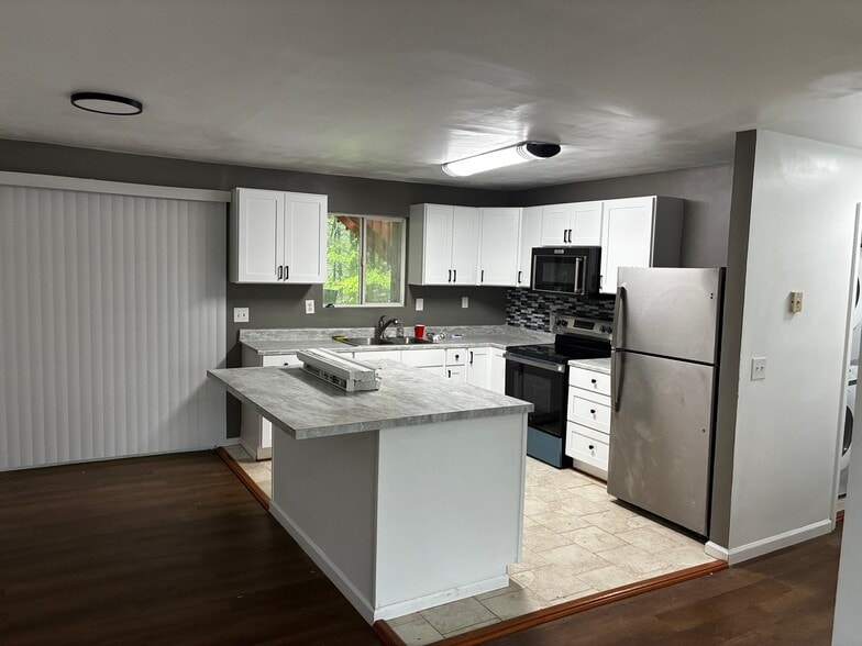 Building Photo - 1150 Tomasula Dr