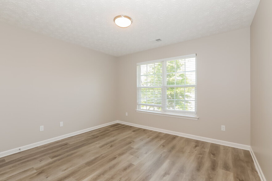 Building Photo - 25 Valley Brook Dr