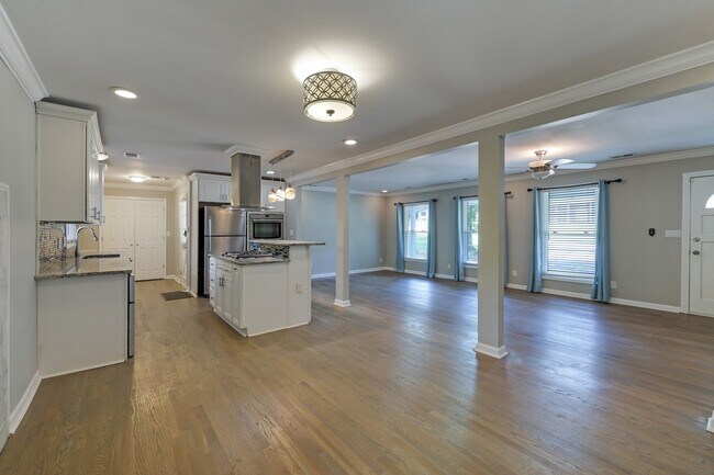 Building Photo - 3665 Las Olas Dr