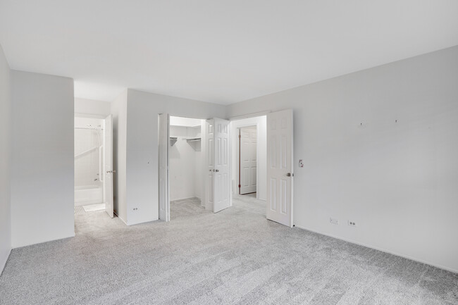 Building Photo - 1330 Cromwell Ct