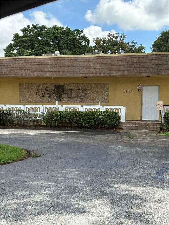 Building Photo - 5140 SW 40th Ave