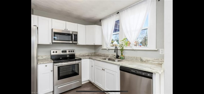 Kitchen - 3436 Chesapeake Blvd