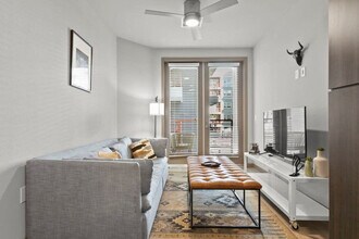 Building Photo - 390 N 2nd Ave