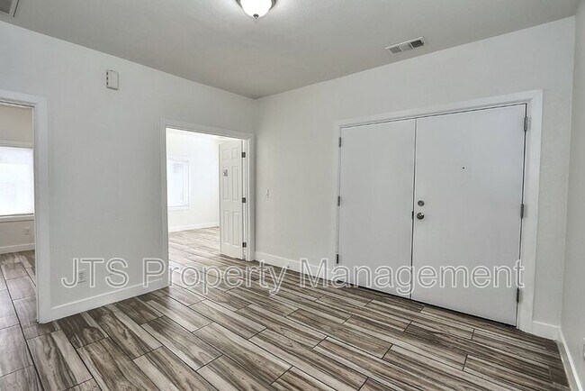 Building Photo - 1119-200 24th St