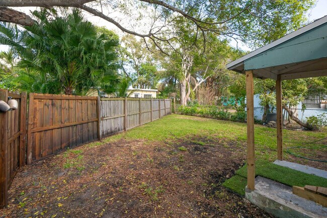 Building Photo - 1317 SW 31st St