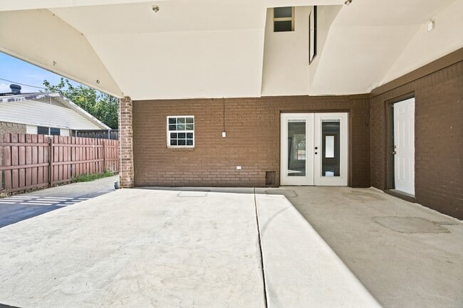 Building Photo - 2016 Knollwood Ln