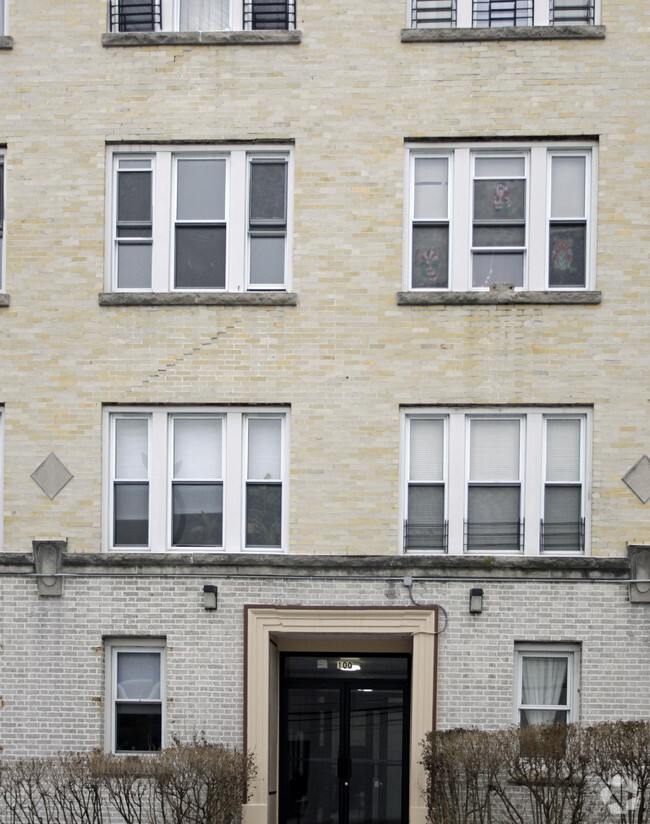 Building Photo - 100 Saint Andrews Pl