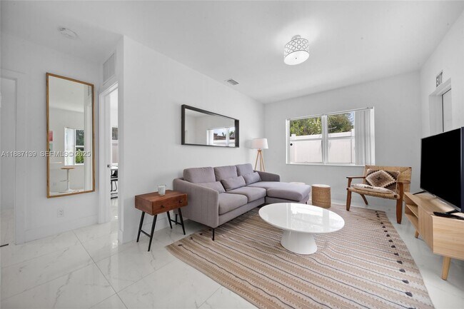 Building Photo - 1625 Hollywood Blvd