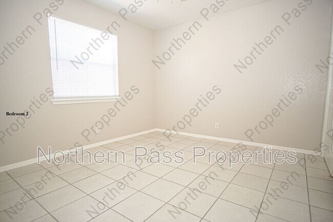 Building Photo - 216 S Schutz Dr