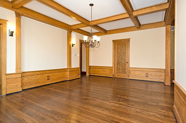 Building Photo - 5825 N Kenmore Ave